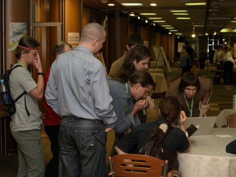 макбук и люди 2